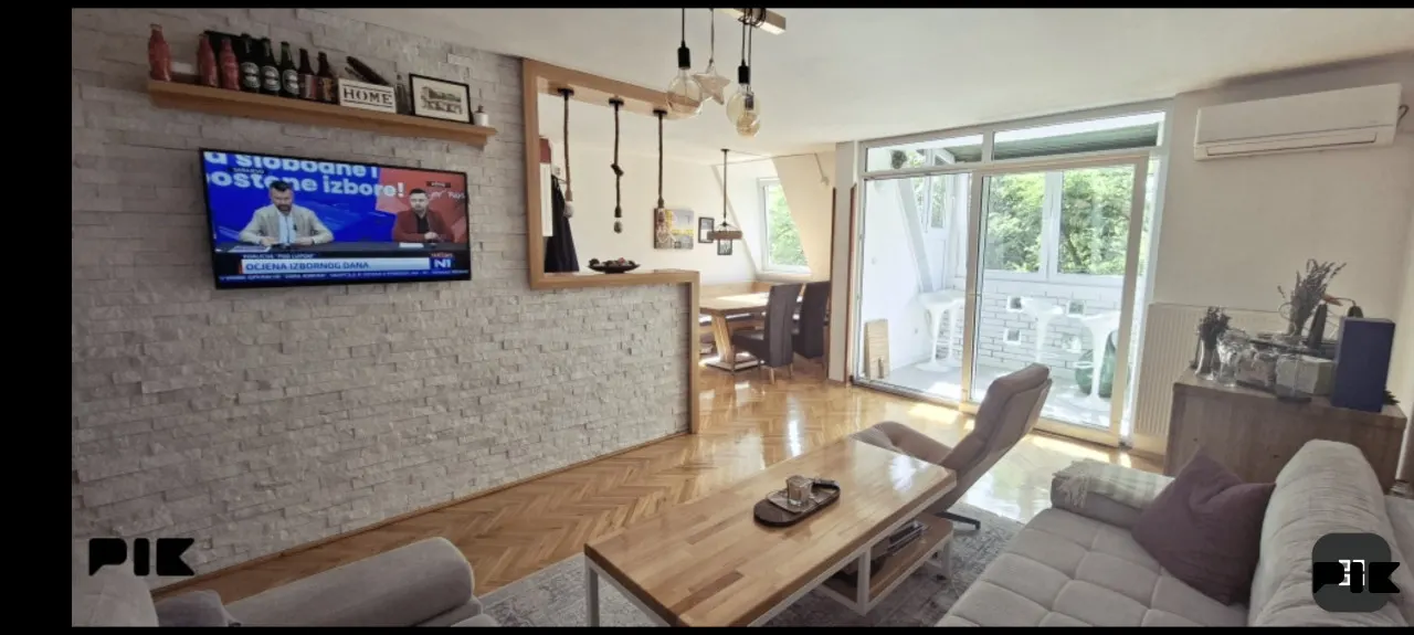 Trosoban stan, 75 m², renoviran i namješten, Dobrinja C5 - fotografija 2 od 14