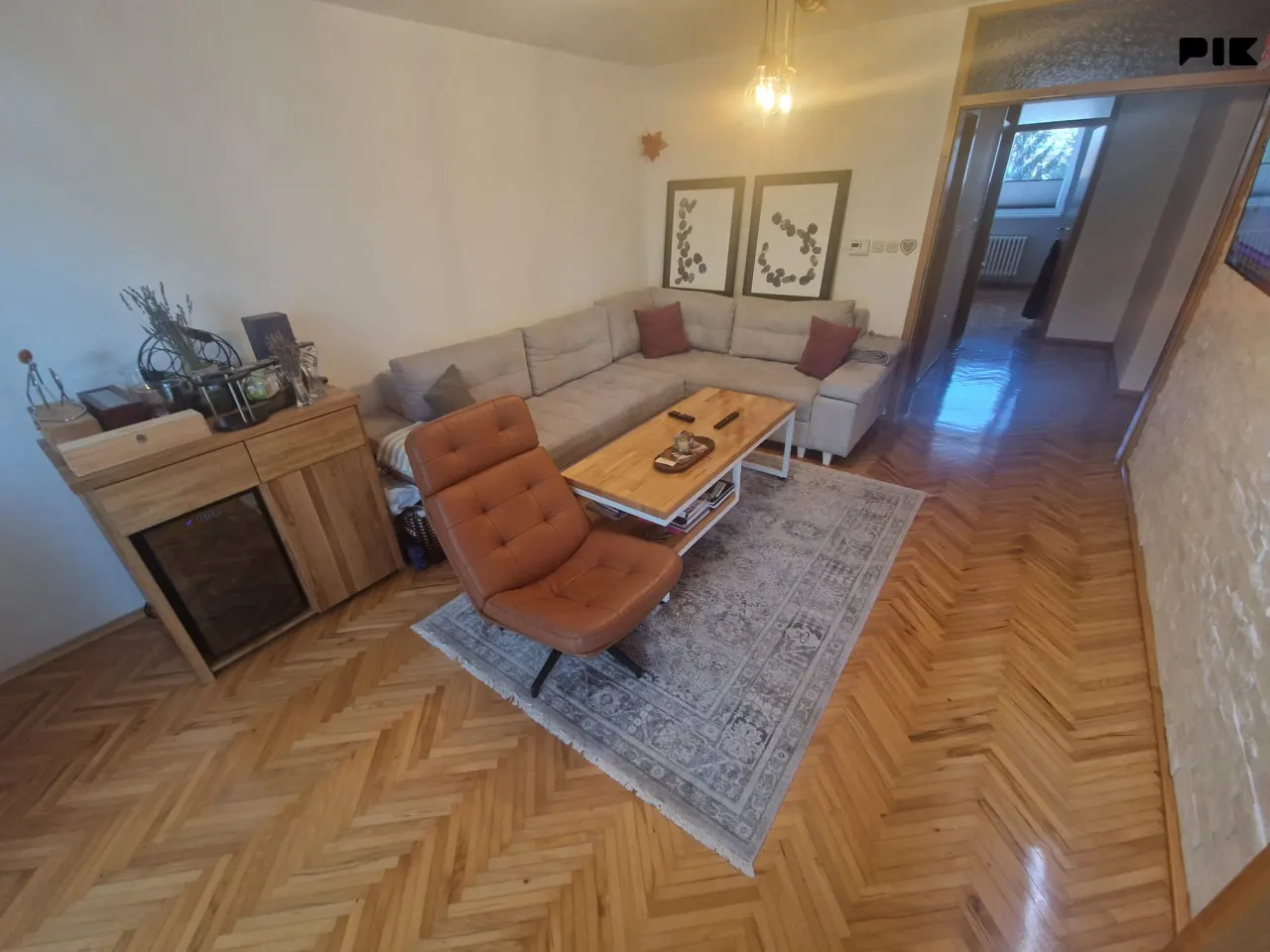 Trosoban stan, 75 m², renoviran i namješten, Dobrinja C5 - fotografija 7 od 14