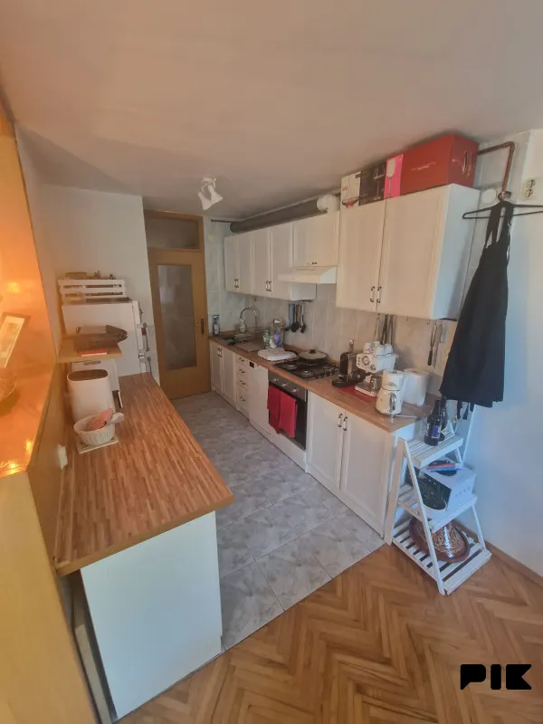 Trosoban stan, 75 m², renoviran i namješten, Dobrinja C5 - fotografija 8 od 14