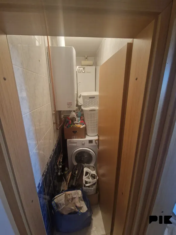 Trosoban stan, 75 m², renoviran i namješten, Dobrinja C5 - fotografija 10 od 14