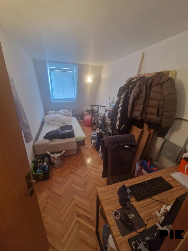 Trosoban stan, 75 m², renoviran i namješten, Dobrinja C5 - fotografija 11 od 14