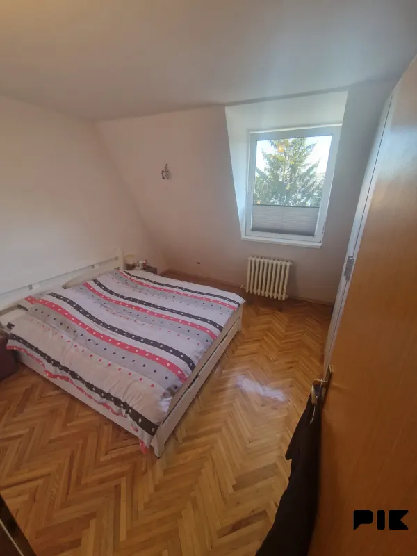 Trosoban stan, 75 m², renoviran i namješten, Dobrinja C5 - fotografija 12 od 14