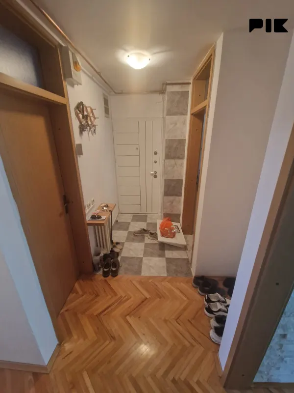 Trosoban stan, 75 m², renoviran i namješten, Dobrinja C5 - fotografija 14 od 14